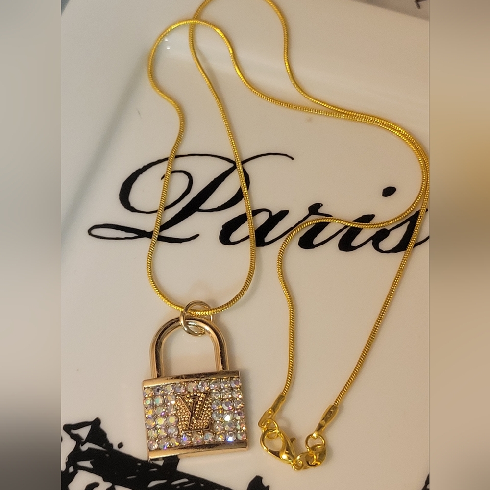 Aurora Borealis LV Crystal Padlock Necklace 18" Gold Plated  Snake Chain NEW - Picture 5 of 5
